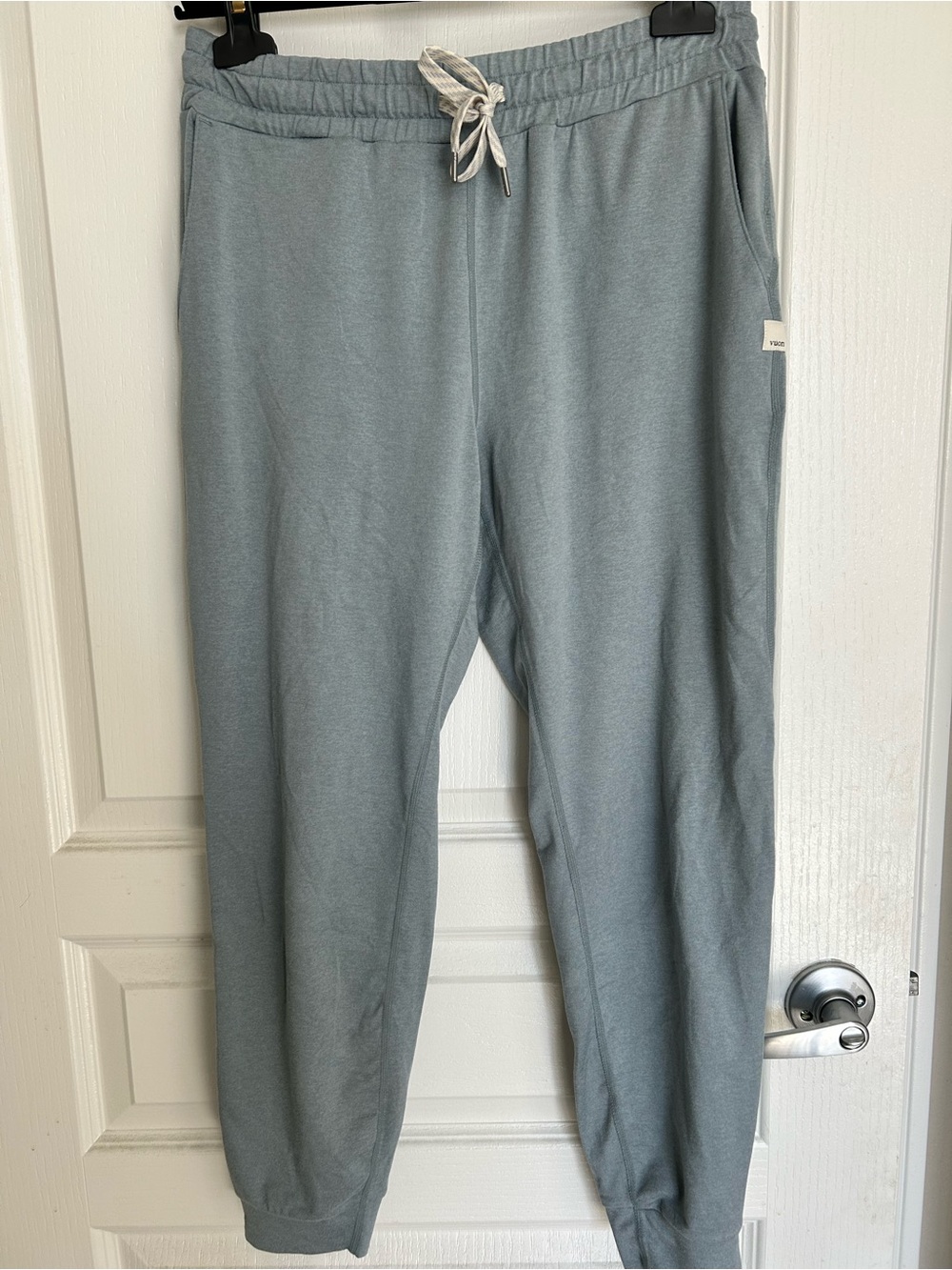 Vuori Women’s Joggers Pants - Picture 3 of 6